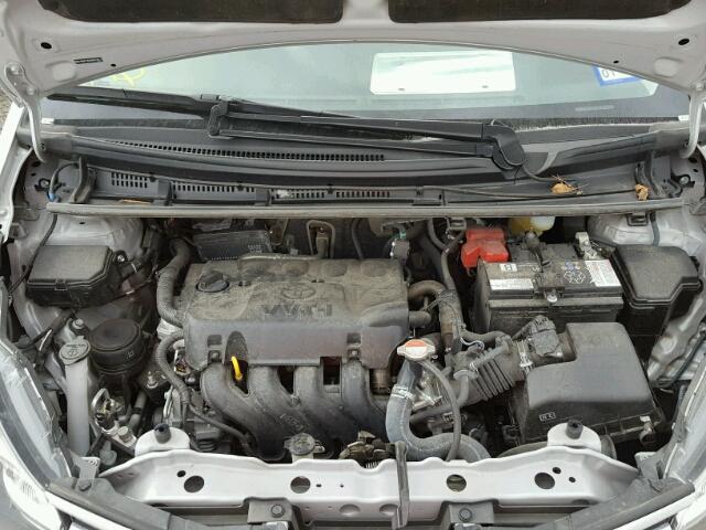 VNKKTUD33HA078412 - 2017 TOYOTA YARIS L GRAY photo 7