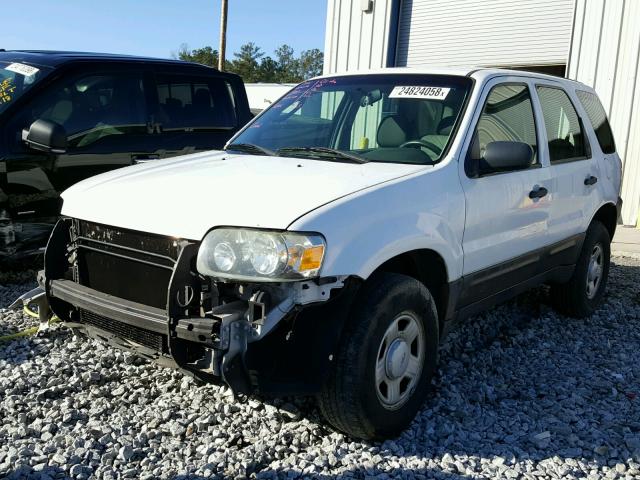 1FMYU02Z17KB77265 - 2007 FORD ESCAPE XLS WHITE photo 2