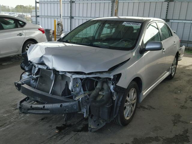 2T1BU4EE4AC444269 - 2010 TOYOTA COROLLA BA SILVER photo 2