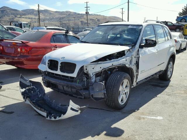 5UXZW0C53BL656769 - 2011 BMW X5 XDRIVE3 WHITE photo 2