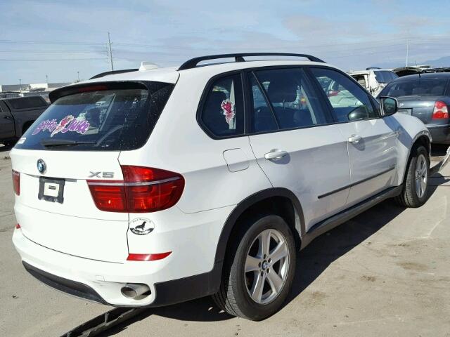 5UXZW0C53BL656769 - 2011 BMW X5 XDRIVE3 WHITE photo 4