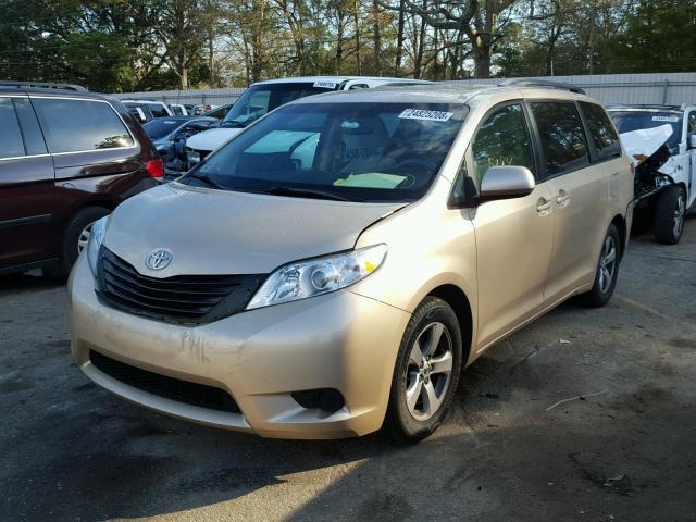 5TDKK3DC4DS309952 - 2013 TOYOTA SIENNA LE BEIGE photo 2