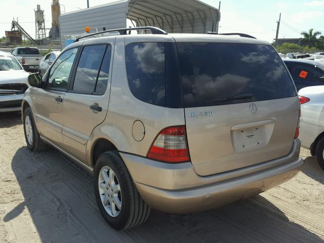 4JGAB72EX1A243953 - 2001 MERCEDES-BENZ ML 430 金色 照片 3