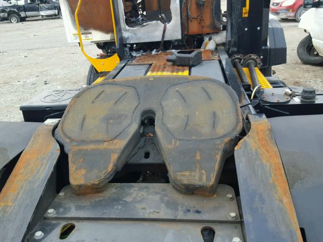 342410 - 2016 OTTAWA YARD TRACTOR TRACTOR WHITE photo 6