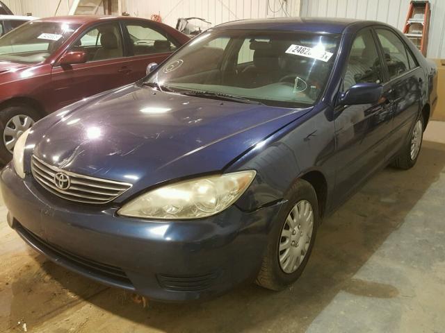 4T1BE30K85U045387 - 2005 TOYOTA CAMRY LE BLUE photo 2