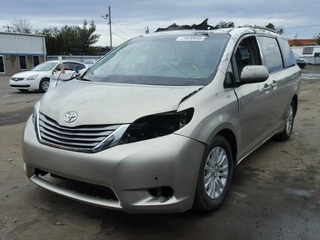 5TDDK3DC9FS099117 - 2015 TOYOTA SIENNA XLE TAN photo 2