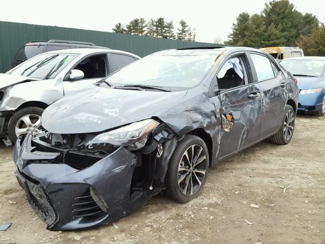 2T1BURHE0JC025604 - 2018 TOYOTA COROLLA L GRAY photo 2