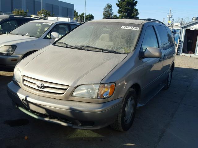 4T3ZF13C82U463343 - 2002 TOYOTA SIENNA LE SILVER photo 2