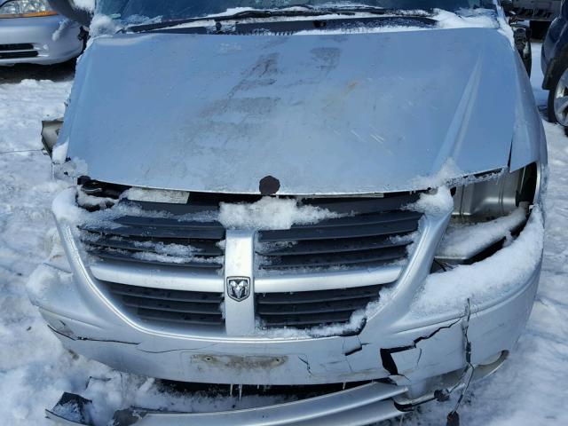 2D4GP44L65R361478 - 2005 DODGE GRAND CARA SILVER photo 7