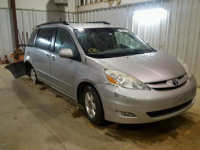 5TDZK22C08S208392 - 2008 TOYOTA SIENNA XLE SILVER photo 1