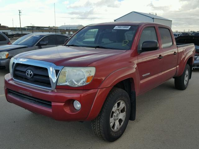 5TEMU52N56Z228533 - 2006 TOYOTA TACOMA DOU RED photo 2