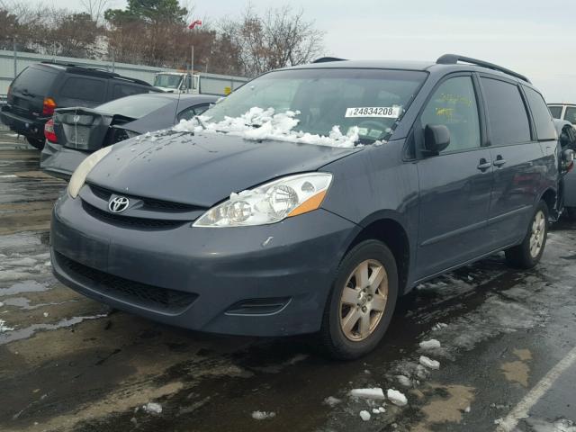 5TDZK23C27S086602 - 2007 TOYOTA SIENNA CE GRAY photo 2