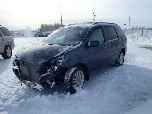 5TDJK4CC7AS033264 - 2010 TOYOTA SIENNA LE GRAY photo 2