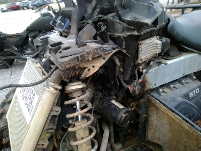 3JBLKAT20GJ000456 - 2016 CAN-AM OUTLANDER TWO TONE photo 9