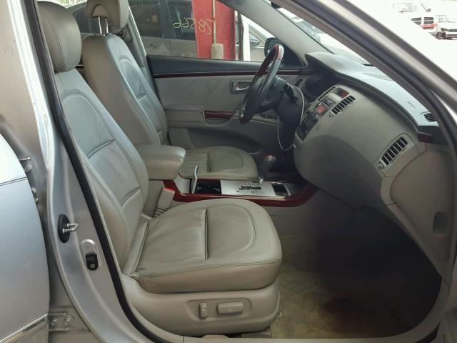 KMHFC46F88A272141 - 2008 HYUNDAI AZERA SE GRAY photo 5