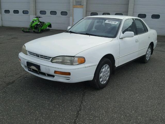 JT2BG12K4T0365884 - 1996 TOYOTA CAMRY DX WHITE photo 2