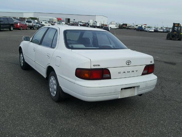 JT2BG12K4T0365884 - 1996 TOYOTA CAMRY DX WHITE photo 3