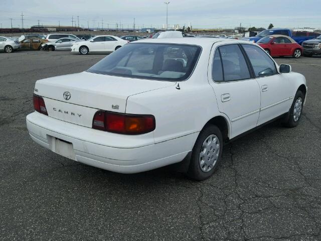 JT2BG12K4T0365884 - 1996 TOYOTA CAMRY DX WHITE photo 4