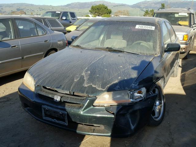 1HGCG554XWA180612 - 1998 HONDA ACCORD LX GREEN photo 2