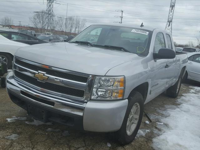 1GCSKSE32AZ190687 - 2010 CHEVROLET SILVERADO SILVER photo 2