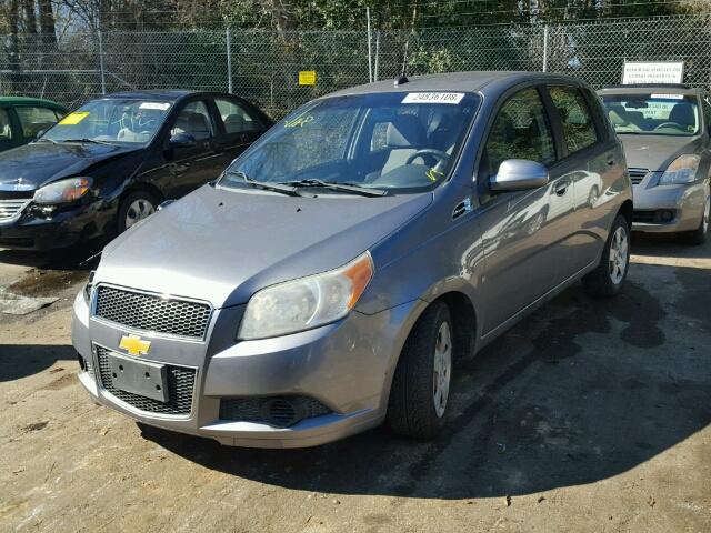 KL1TD66EX9B641981 - 2009 CHEVROLET AVEO LS GRAY photo 2