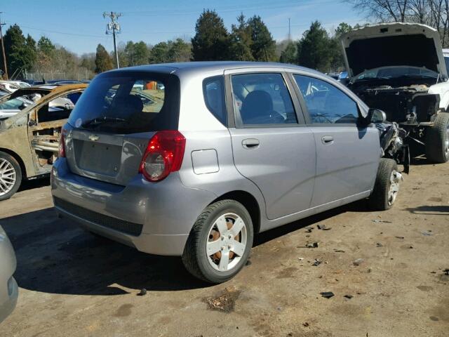 KL1TD66EX9B641981 - 2009 CHEVROLET AVEO LS GRAY photo 4