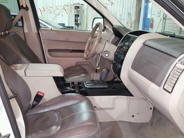 4F2CZ061X8KM14826 - 2008 MAZDA TRIBUTE S WHITE photo 5