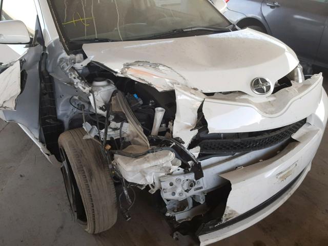 JTKKUPB42D1035217 - 2013 TOYOTA SCION XD WHITE photo 9