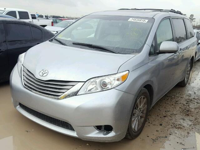 5TDDK3DC4BS018387 - 2011 TOYOTA SIENNA XLE SILVER photo 2