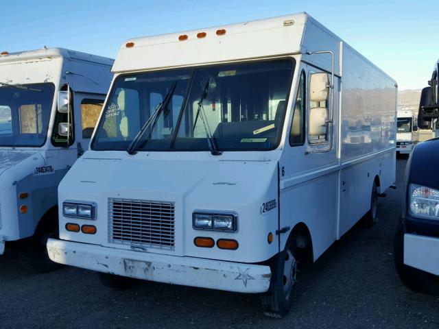 1GBKP32Y8V3317821 - 1997 CHEVROLET P30 WHITE photo 2