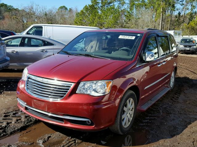 2C4RC1CG2CR375802 - 2012 CHRYSLER TOWN & COU RED photo 2