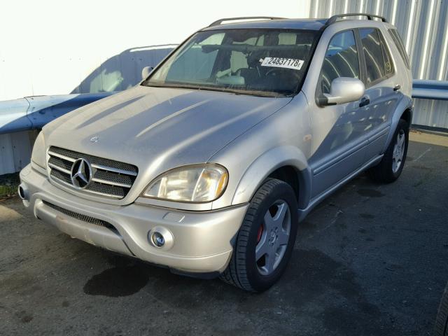 4JGAB74EX1A229788 - 2001 MERCEDES-BENZ ML 55 SILVER photo 2