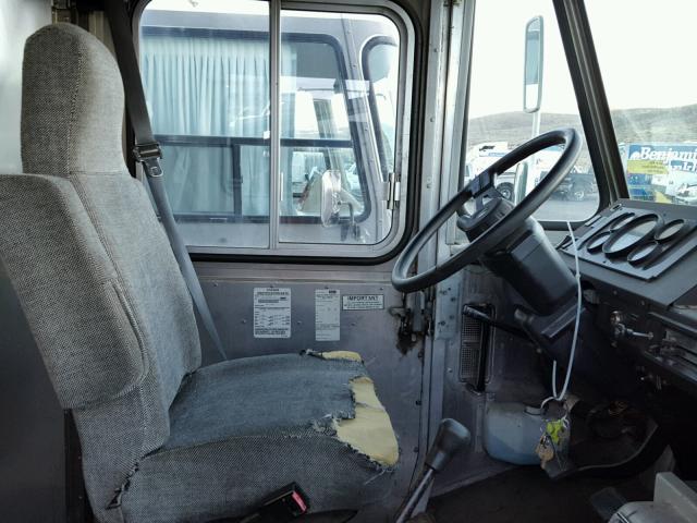 4UZA4FFDXXCB39081 - 1999 FREIGHTLINER CHASSIS M WHITE photo 5