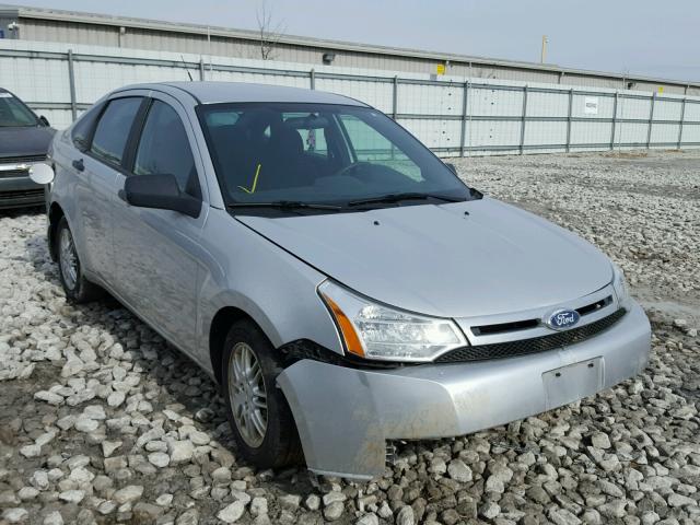 1FAHP3FN4BW162271 - 2011 FORD FOCUS SE SILVER photo 1