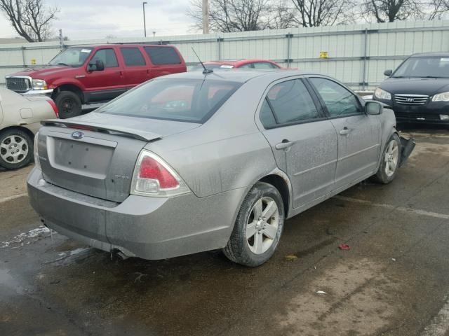 3FAHP071X9R122817 - 2009 FORD FUSION SE SILVER photo 4