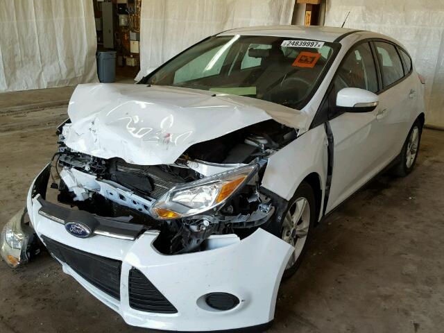 1FADP3K24EL207242 - 2014 FORD FOCUS SE WHITE photo 2