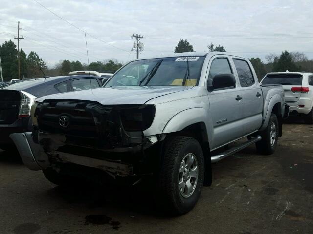 3TMLU42N97M011071 - 2007 TOYOTA TACOMA DOU SILVER photo 2