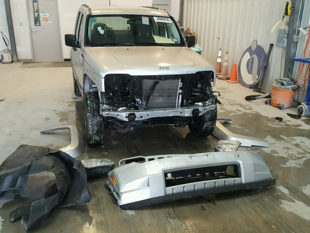 1J4PP2GK3BW518319 - 2011 JEEP LIBERTY SP SILVER photo 9