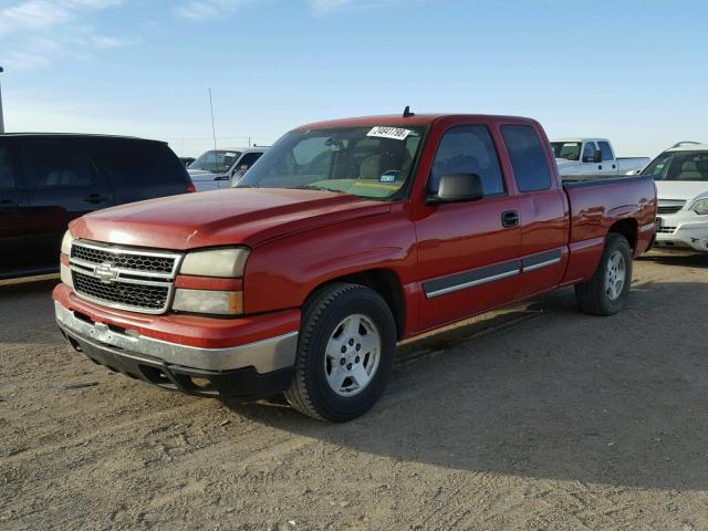 2GCEC19Z561306337 - 2006 CHEVROLET SILVERADO RED photo 2