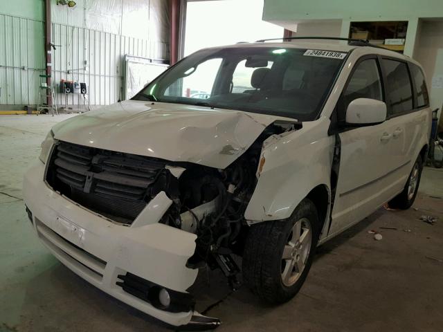 2D4RN5D17AR484218 - 2010 DODGE GRAND CARA WHITE photo 2