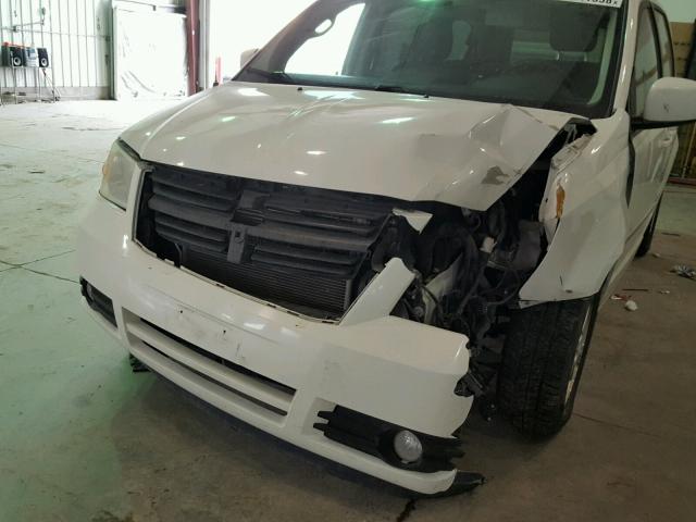 2D4RN5D17AR484218 - 2010 DODGE GRAND CARA WHITE photo 9