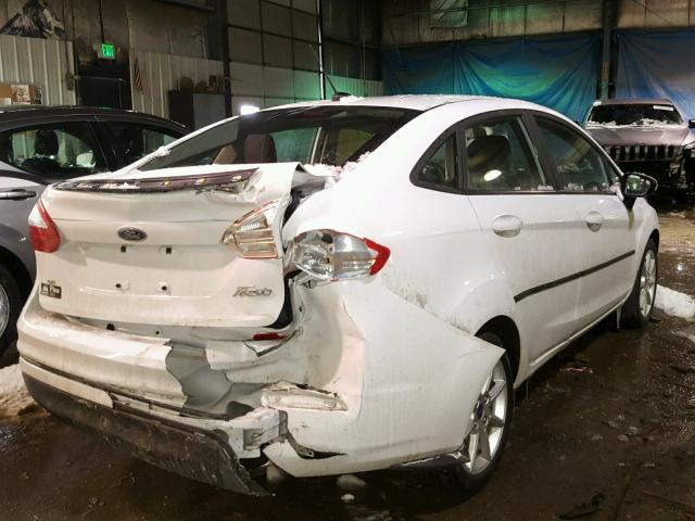 3FADP4BJ8FM225689 - 2015 FORD FIESTA SE WHITE photo 4