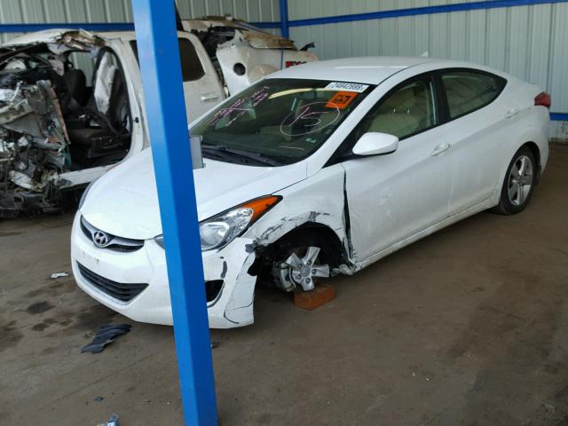 5NPDH4AE3DH183432 - 2013 HYUNDAI ELANTRA GL WHITE photo 2