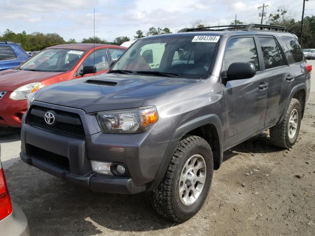 JTEBU5JR4D5133338 - 2013 TOYOTA 4RUNNER SR GRAY photo 2