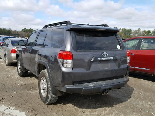 JTEBU5JR4D5133338 - 2013 TOYOTA 4RUNNER SR GRAY photo 3