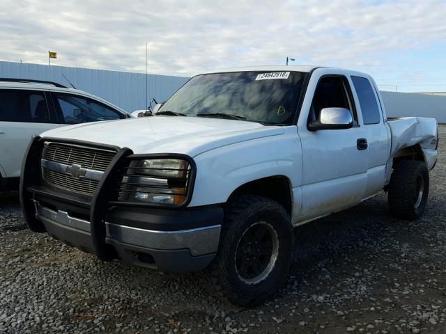 1GCEK19VX4E112690 - 2004 CHEVROLET SILVERADO WHITE photo 2