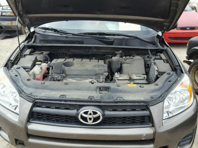 2T3BF4DV6CW217458 - 2012 TOYOTA RAV4 BROWN photo 7