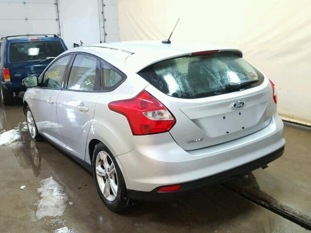 1FAHP3K28CL311960 - 2012 FORD FOCUS SE SILVER photo 3