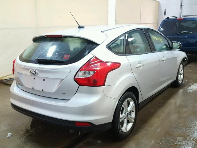 1FAHP3K28CL311960 - 2012 FORD FOCUS SE SILVER photo 4