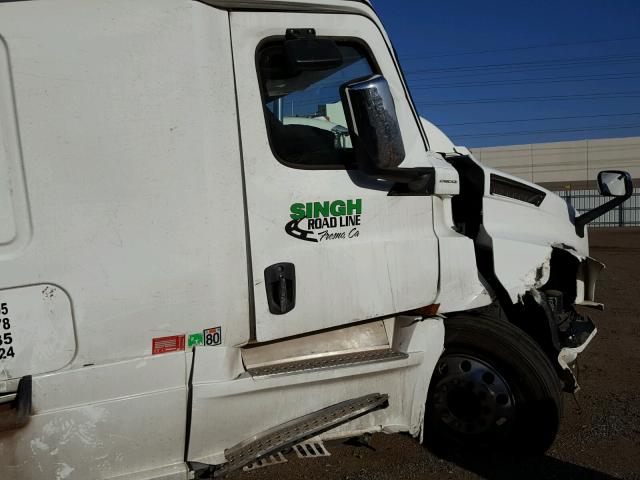 3AKJHHDR3JSJR3424 - 2018 FREIGHTLINER CASCADIA 1 WHITE photo 5